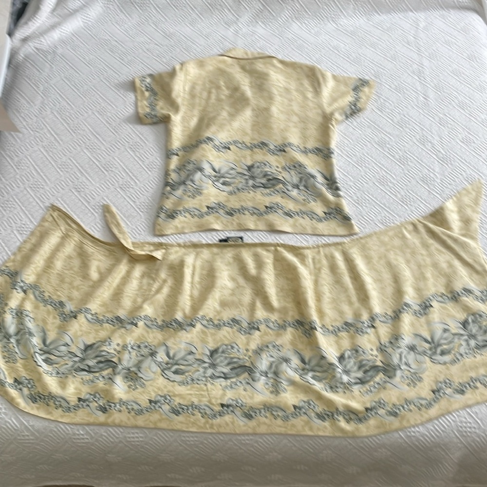 100% silk Tommy Bahama Floral Print Two-Piece Set Yellow Gray Hawaiian 100% silk - Picture 3 of 13